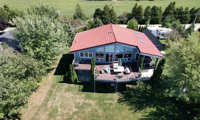 Ashfield-Colborne-Wawanosh Cabaña | Waterfront cottage LakeHuron pool/Hotub/pets/outshower private beach 2-18 people