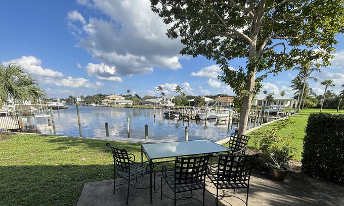 Hobe Sound Casa | Waterfront Cottage. NEW to market - just painted and furnished!