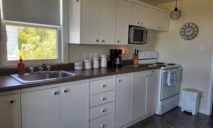 Acadian Peninsula Chalet De Esquí | Waterfront cottage on Tracadie River