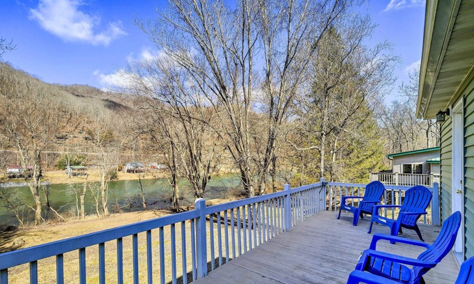 Hinton Cabaña | Waterfront Cottage on Greenbrier River!