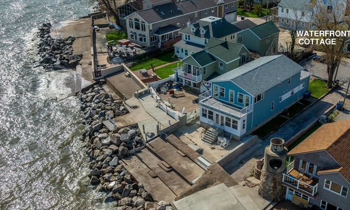 Huron Cabaña | Cape Cod Lakefront Cottage