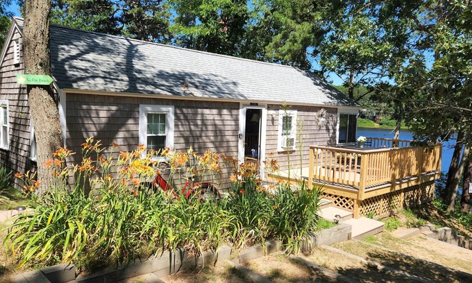 Eastham Cabaña | Waterfront Cottage on Private Pond minutes from the Ocean and Bay