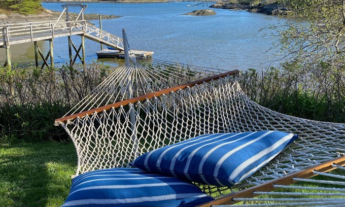 Boothbay Casa | Waterfront Cottage on Tidal Cove with Dock
