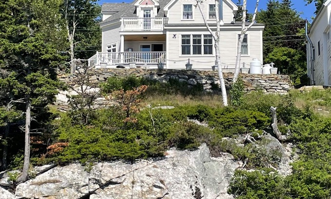 Georgetown Cabaña | Waterfront Cottage, Stunning Master BDR with Balcony, 3 full baths, Scenic views