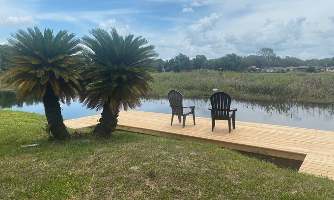 Inverness Cabaña | Waterfront Cottage with Private Boat Dock Close to Historic Downtown