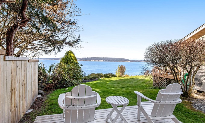 Langley Cabaña | Waterfront Cottage with High-Speed WiFi, Ocean View, Private Deck, & Kitchenette