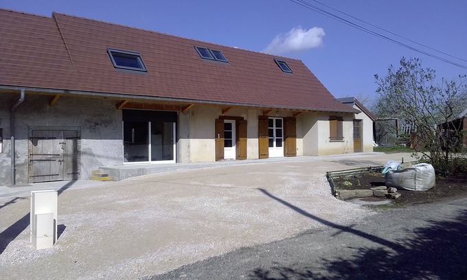 Frangy-en-Bresse Casa | Waterfront country property