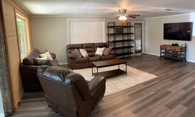 Smith County Cabaña | WATERFRONT! - County Line Cove