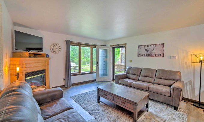 Goodman Condominio | Waterfront Crivitz Property w/ Lake Access!