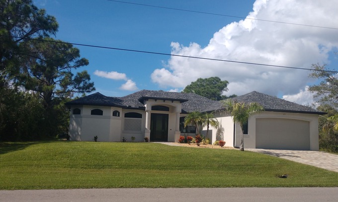 Port Charlotte Casa | Waterfront Custom Home con acceso al Golfo y piscina climatizada