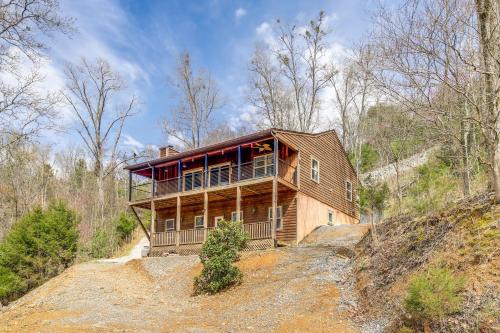 Dandridge Casa | Waterfront Dandridge Cabin, 24 Mi to Pigeon Forge!