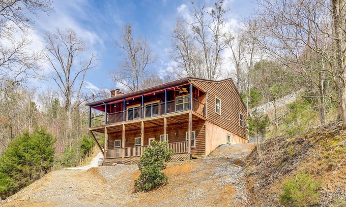 Dandridge Cabina | Waterfront Dandridge Cabin, 24 Mi to Pigeon Forge!
