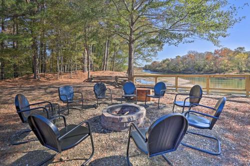Arkadelphia Casa | Waterfront Deck Home on Ouachita River!