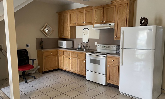 Pierre Part Apartamento | Waterfront deck, LR/K/BA first floor, 1 Queen BR upstairs+balcony.