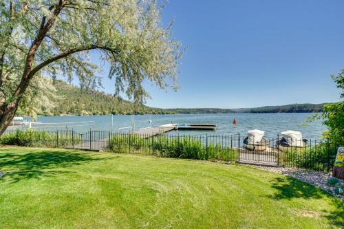 Tumtum Casa | Waterfront Deck with Fire Pit Lake Spokane Gem!