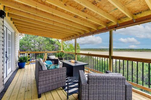 Dennis Casa | Waterfront Escape on Lake Granbury Deck and Patio!