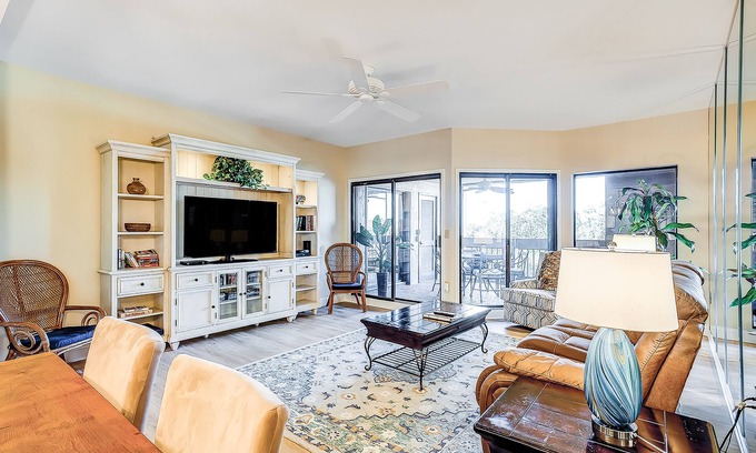 Shelter Cove Condominio | Waterfront Escape w/ a Furnished Balcony, Harbor View, Fast WiFi, & Shared Pool