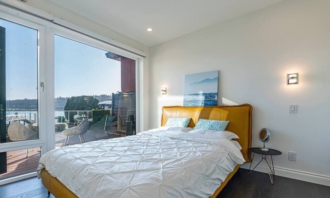 Port Moody Casa | Waterfront Escape | Waterfront | HotTub | Grill