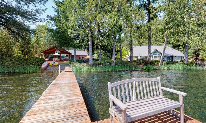 West Hills Casa | Frente al mar, hogar familiar con muelle y kayaks - ¡perros bienvenidos!