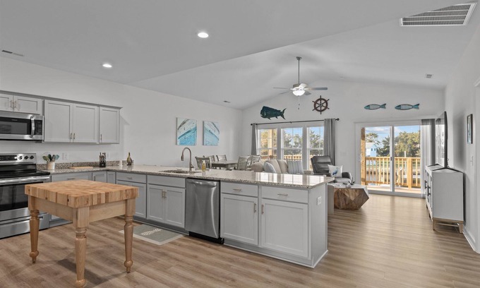 Cedar Point Casa | WATERFRONT: Fins to the Left! 3BR/2BA w/private boat lift.