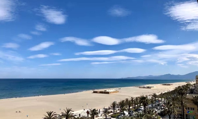 Canet-Plage Apartamento | Waterfront apartment with private parking