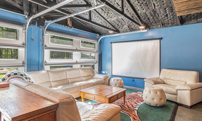 Albion Casa | Waterfront + Game Room + Dog Friendly