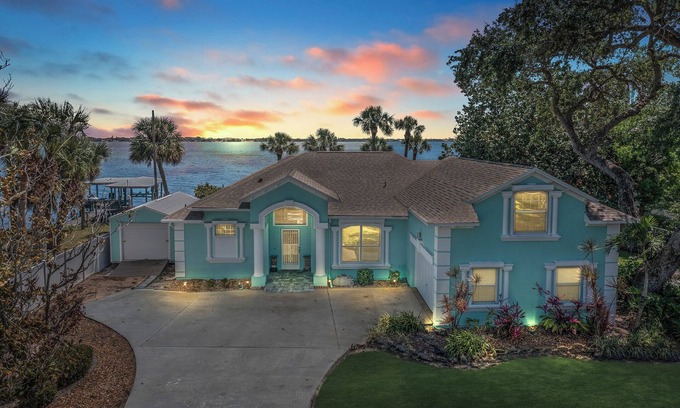Tropic Casa | Waterfront Game Room Theater Sleeps 14 Luxurious Waterfront Retreat