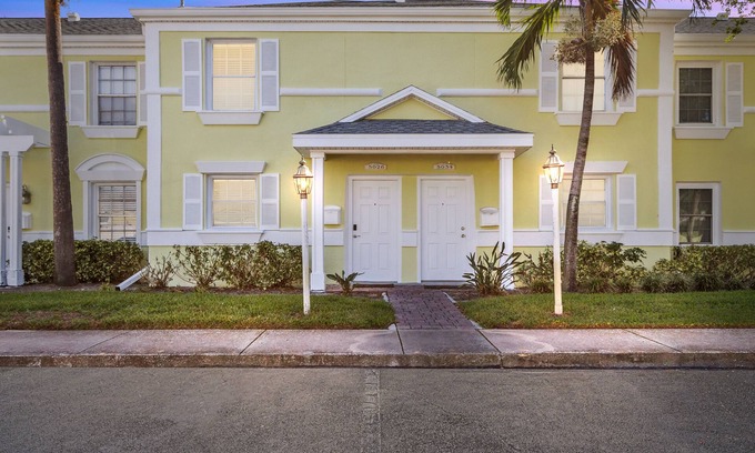 Coquina Key Casa | Waterfront Gated Resort Style Living Townhome St. Pete- 10 mins DT, 20 min Beach