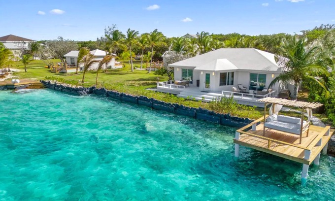 George Town Casa | Waterfront Georgetown home, 8ppl,Chef, Boat Tour