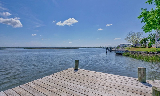 Swansboro Casa | WATERFRONT, gorgeous, PVT DOCK, relax, DOWNTOWN, fish, RETREAT