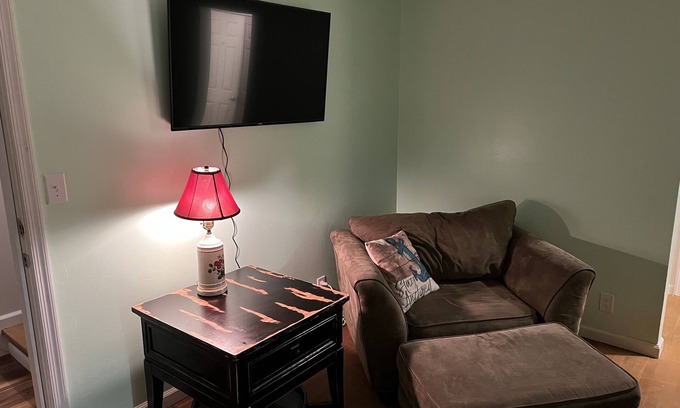 Willoughby Spit Casa | WaterFront Ground Floor - 1 BR, WiFi Smart, TV, Pet Friendly