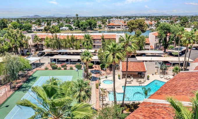 Desert Shores Condominio | Waterfront, Ground Level, 2 Bedroom Condo