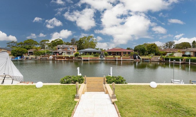 Forster Casa | Waterfront Haven with your own private jetty
