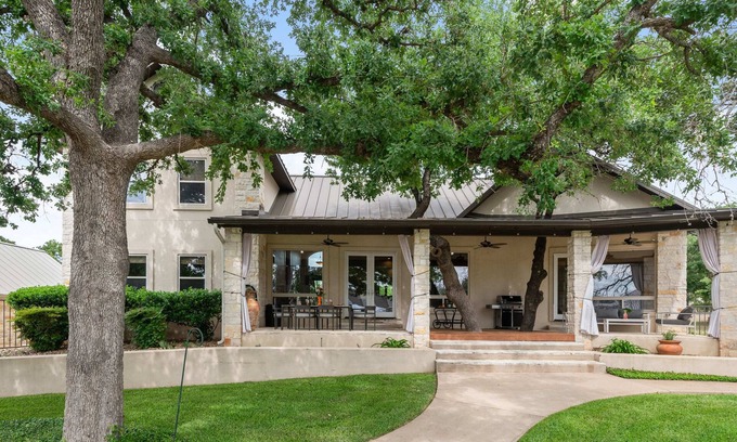 Horseshoe Bay West Casa | Waterfront Home | Boat Slip | Spacious Outdoor Patio | Fenced Yard