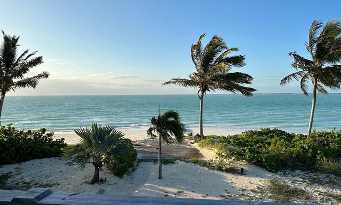 Treasure Cay Casa | Waterfront Home - Deep Water Dockage-Private Beach