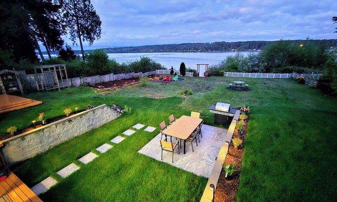 Kingston Casa | Casa Frente al Mar con Playa Privada, Jacuzzi y Sala de Juegos