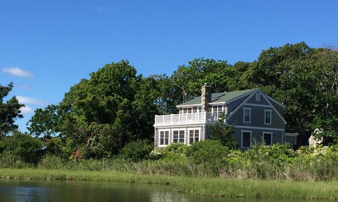 Oak Bluffs Cabaña | Waterfront Home en Oak Bluffs - A pie de la ciudad y la playa