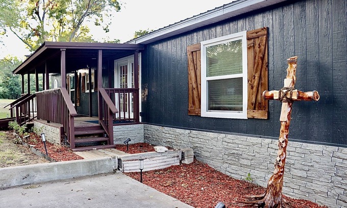 Wills Point Casa | Waterfront home newly renovated! Quiet & peaceful, + a 100 ft dock 2 fish from!