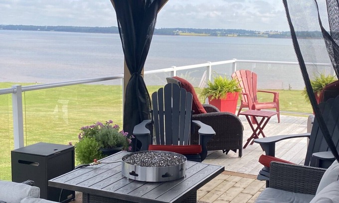 Georgetown Casa | Waterfront Home of over 2 acres!