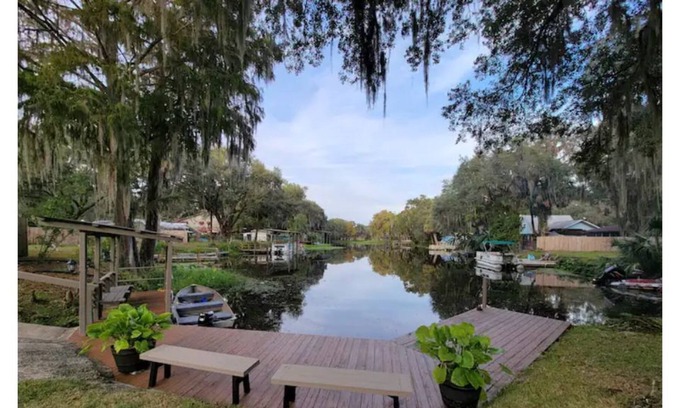 Fellowship Cabaña | Waterfront home on a peaceful cove - Lake Rousseau
