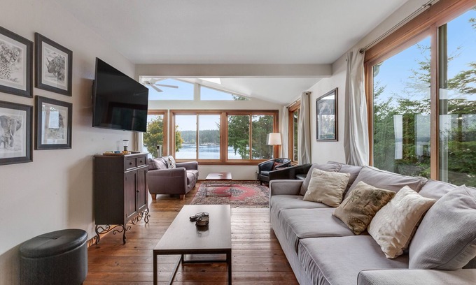 Seabeck Casa | Waterfront home on Hood Canal with great views, kayaks, SUPs, 4 decks - 1 Dog OK