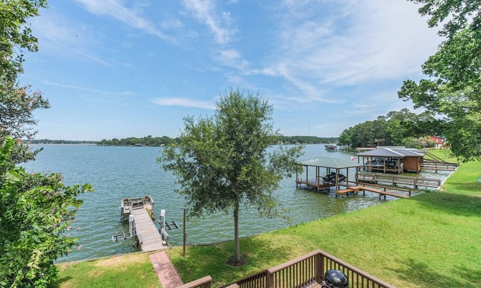 Oakhurst Casa | Waterfront home on Lake Livingston
