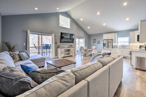 Lake Milton Casa | Waterfront Home on Lake Milton Dock, Hot Tub