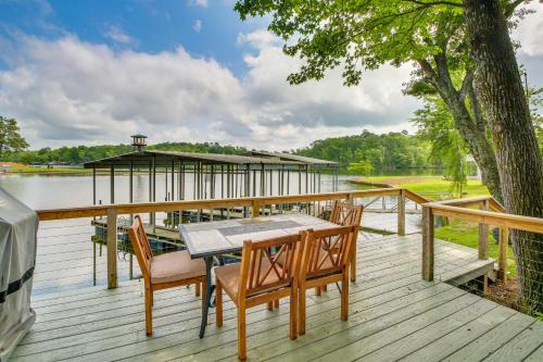 Royal Casa | Waterfront Home on Lake Hamilton with Dock and 2 Decks