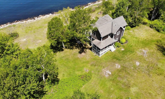 Long Island Casa | Waterfront Home on Long Island -Golf Cart Included