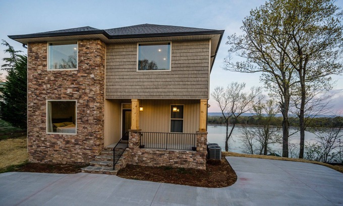 Decatur Casa | ¡Nueva casa de más de 5000 pies cuadrados!- Enorme muelle con alquiler de botes en el lugar
