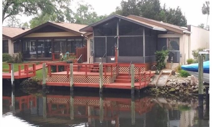 Riverhaven Village Casa | Waterfront home