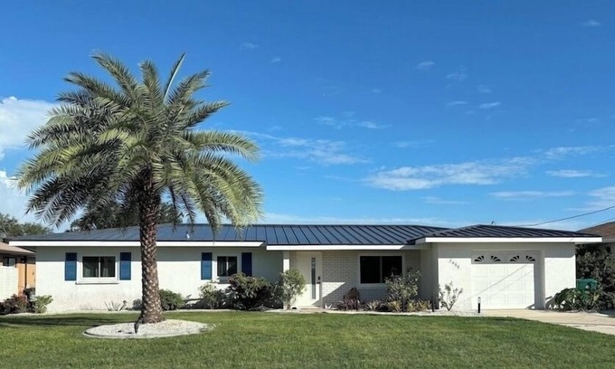 Port Charlotte Casa | El lujo de Florida te espera. ¡La piscina climatizada de agua salada es solo el comienzo!