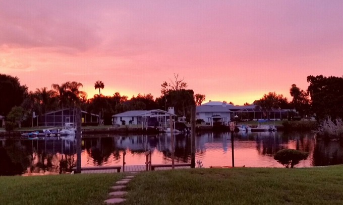 Crystal River Casa | Waterfront Home w / Muelle privado en profunda laguna de agua