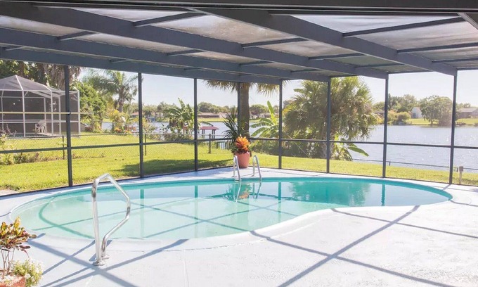Regency Park Casa | Casa frente al mar con piscina